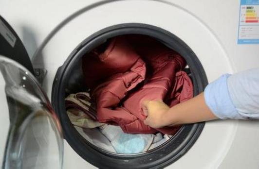 羽絨服可以用洗衣機(jī)洗嗎