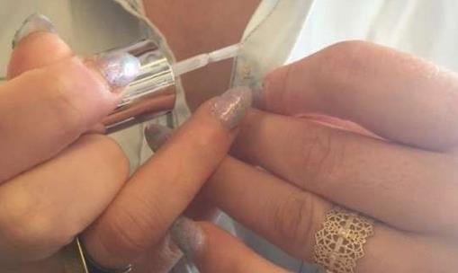 衣服上的指甲油怎么洗?如何選購(gòu)指甲油