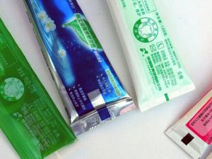 牙膏底部顏色代表什么？怎樣挑選牙膏？
