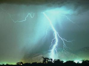 雷雨天如何防雷電？雷雨天氣防雷擊小竅門(mén)