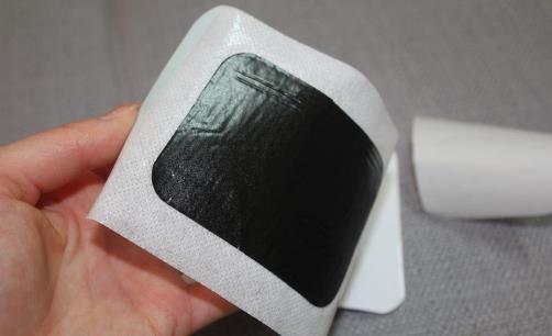 如何正確貼傳統(tǒng)黑膏藥?秋冬季怎么貼膏藥