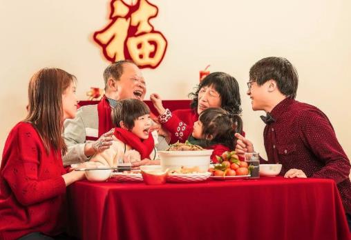 吃年夜飯?jiān)趺窗l(fā)朋友圈逼格高?適合春節(jié)發(fā)的朋友圈文案