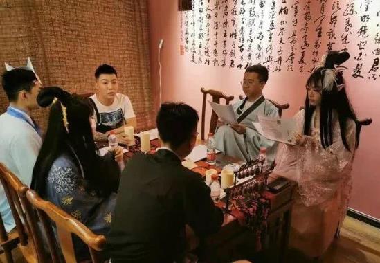 開劇本殺店掙錢嗎?線下劇本殺可以反串嗎?