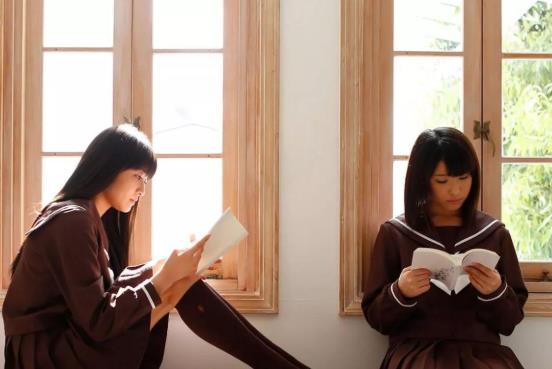 日本女生走路為什么是內(nèi)八字?日本人為啥都是羅圈腿?
