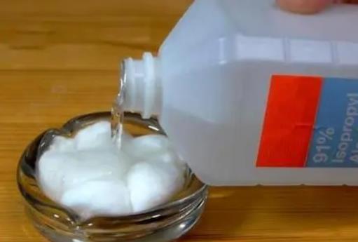 酒精燒傷起泡會(huì)留疤嗎?人身上酒精著火了怎么滅?