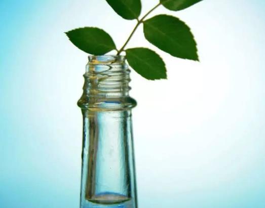 花露水和風(fēng)油精一起用能不能催情?花露水噴在電風(fēng)扇上可以變涼嗎?