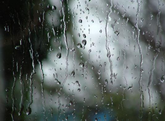 打雷下雨飛機在天上飛怎么辦?下雨飛機一般會延誤多久?