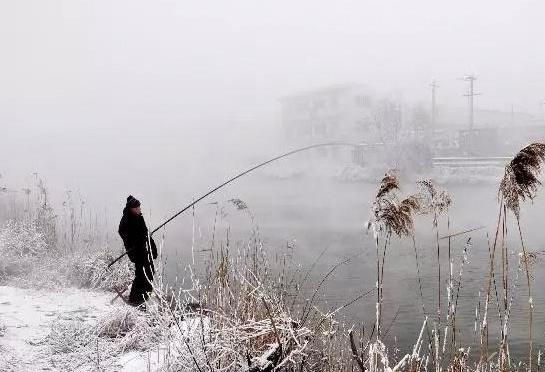 下雪天釣魚要注意什么?下雪天怎么釣魚?