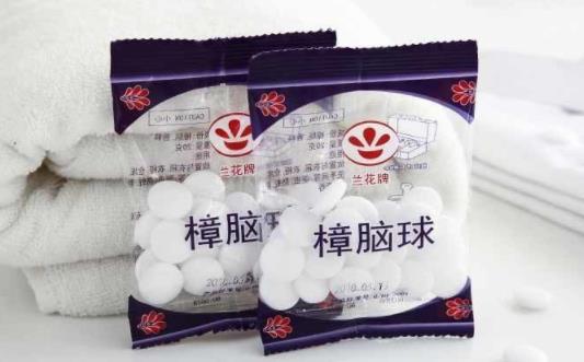 樟腦丸可以放在床上防螨蟲嗎 樟腦丸對人體有害嗎