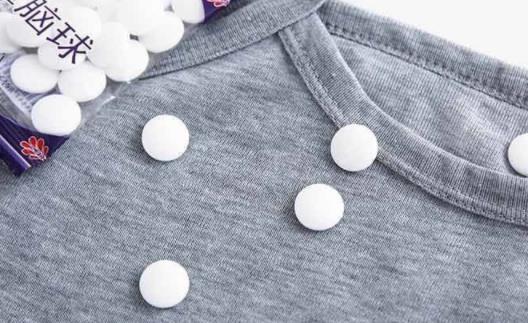 樟腦丸可以放在床上防螨蟲嗎 樟腦丸對人體有害嗎