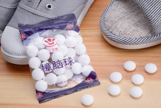 1粒樟腦丸多久消失 樟腦丸味道多久能消除