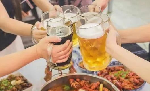 醉酒吃什么東西能好受一點(diǎn) 醉酒吃什么藥解酒最快