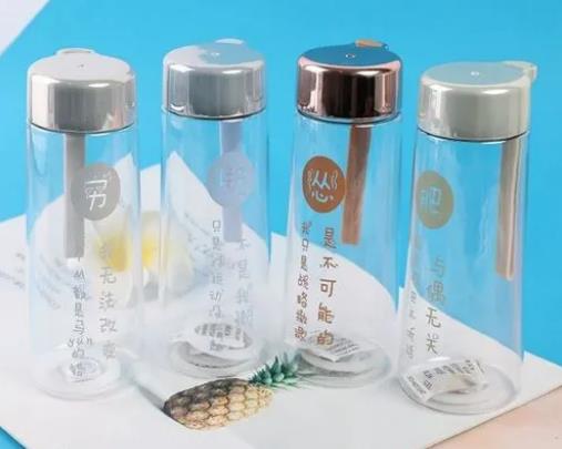 塑料杯用久了有異味怎么去除?透明塑料杯發(fā)黃怎么處理