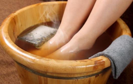 腳癢用艾葉泡腳有用嗎 艾葉泡腳可以治療腳氣嗎
