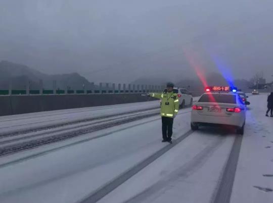 雪后上高速走被壓的雪路還是沒被壓的雪路?暴雪過后幾天可以上高速