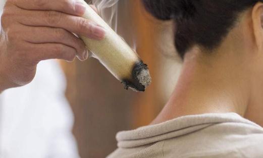 冬天可以做全身艾灸嗎 為什么越艾灸肚子越感覺(jué)涼