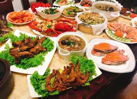 年夜飯去飯店吃合適嗎?年夜飯是在每年的什么時候吃