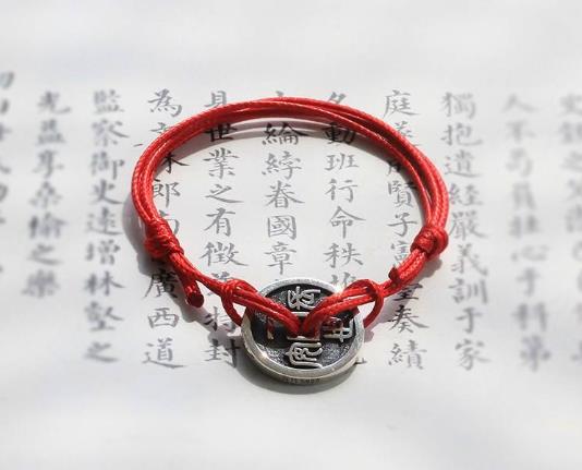 本命年紅繩不見(jiàn)了意味著什么?本命年紅繩臟了可以洗嗎