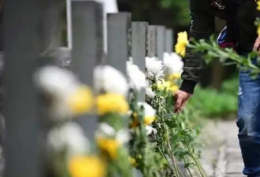 老人死后幾年立碑合適?2021年4月幾號立碑是吉日