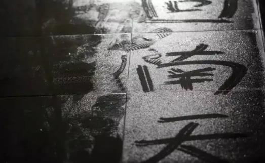 回南天開窗好還是關(guān)窗好 回南天怎么防止衣服發(fā)霉