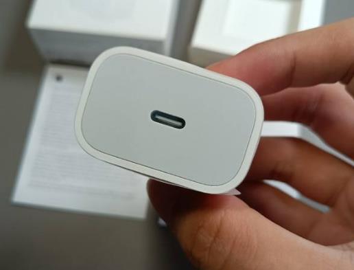 蘋果充電器充電時充電頭很燙是怎么回事?蘋果手機充電線大約多少錢