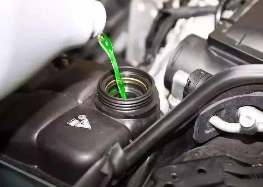 什么情況需要更換防凍液?玻璃水加到防凍液里怎么辦