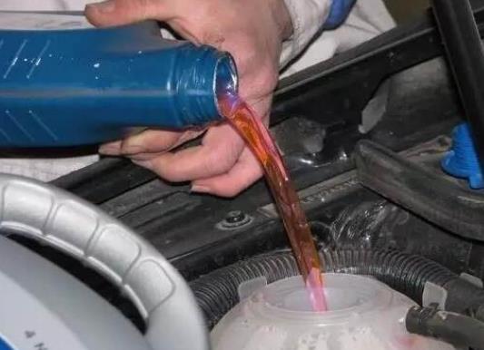 防凍液和玻璃水加錯(cuò)了怎么辦?汽車防凍液怎么挑選