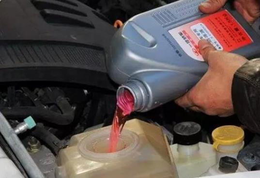 什么情況需要更換防凍液?玻璃水加到防凍液里怎么辦