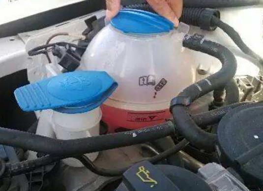 防凍液缺了可以加白酒嗎?防凍液乳化怎么清洗