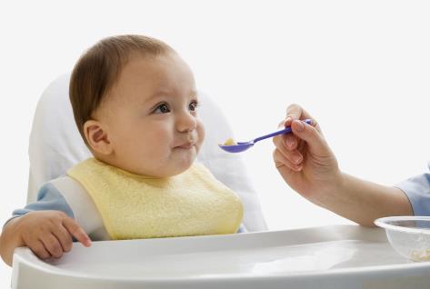 寶寶喂養(yǎng)誤區(qū):輔食添加比母乳喂養(yǎng)更重要