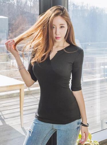 天氣回暖,女人胸大穿什么衣服好看?大胸女生如何巧穿衣變小胸