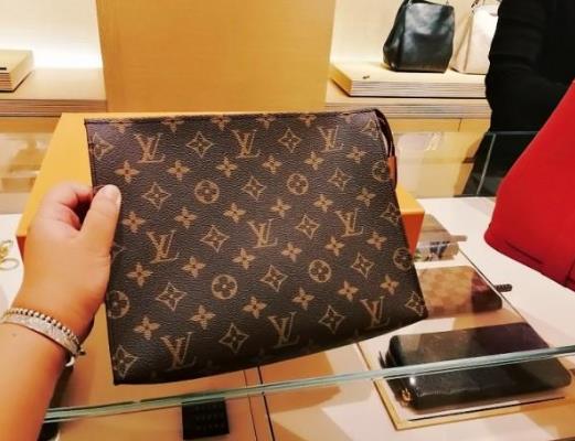 lv洗漱包為什么那么火?lv洗漱包19還是26好?
