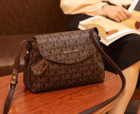 lv達(dá)芙妮的五金會磨損嗎?lv五金按扣壞掉可以去店里換嗎
