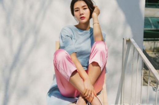 皮膚偏黑的小仙女怎么搭配好看?學(xué)會色彩搭配張揚自我
