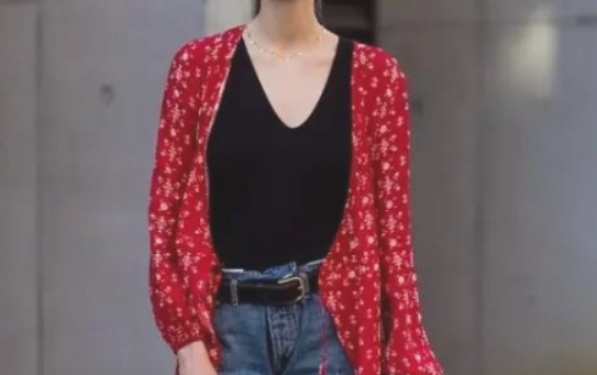 皮膚偏黑的小仙女怎么搭配好看?學(xué)會色彩搭配張揚自我