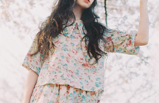 怎么做個(gè)甜甜森系女孩?學(xué)會森系穿搭變甜甜森系女孩
