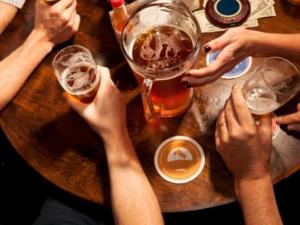 喝酒究竟助性還是敗性？酒精竟是陽(yáng)痿觸發(fā)劑