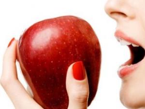 晚上吃蘋(píng)果好嗎？吃蘋(píng)果的注意事項(xiàng)