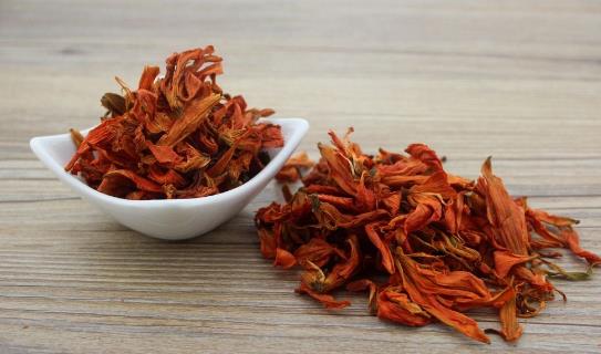 百合花茶的作用有哪些?喝百合花茶有哪些禁忌?