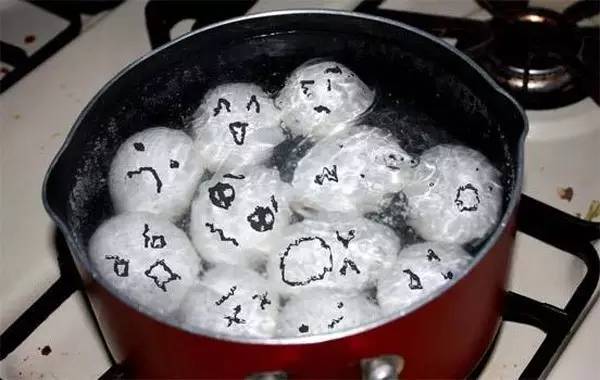 網(wǎng)上流傳的煮雞蛋時(shí)間秘籍 吃了沒煮熟的溏心蛋對人好不好