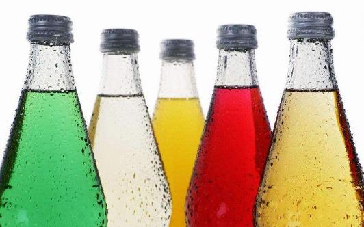 長(zhǎng)期喝碳酸飲料有哪些危害?哪些人最好不要喝碳酸飲料?