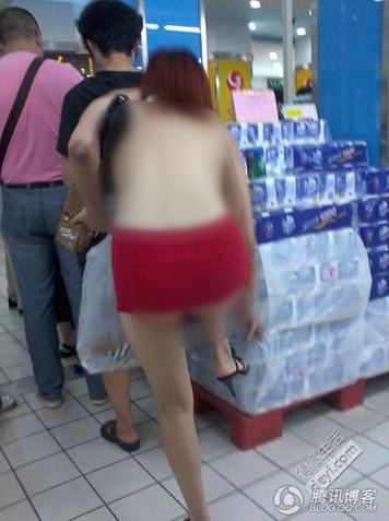 武漢紅鋼城超市暴露裸女露臀頻出沒,又換新戰(zhàn)衣