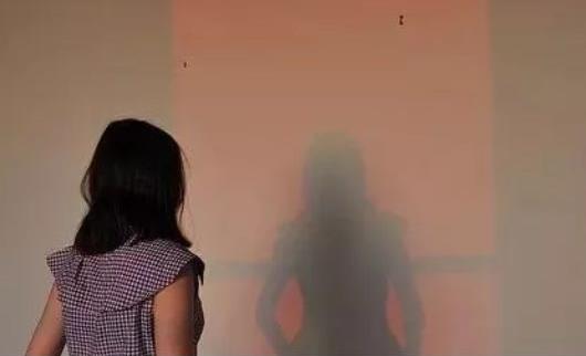 做作女是什么意思?女生最讓人厭惡的做作表現(xiàn) 男生眼中做作的女生