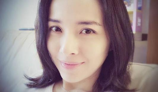 李佳個人資料簡介 靳東老婆李佳圖片 李佳演過的電視劇