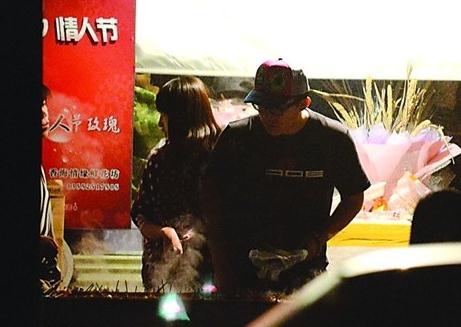 周冬雨個(gè)人資料,周冬雨照片,周冬雨富二代緋聞男友現(xiàn)身