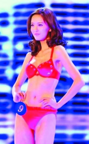 廣州選美冠軍李茜太瘦只有39公斤,李茜被調侃胸像圖釘