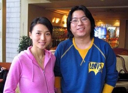高曉松個(gè)人資料,高曉松顯赫高官家族背景,高曉松老婆照片,高曉松與阿朵的關(guān)系