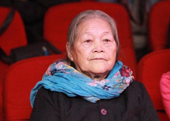 丁俊暉臺球比賽觀眾睡倒一片,92歲老太關(guān)注丁俊暉6年,輸球也送紅包