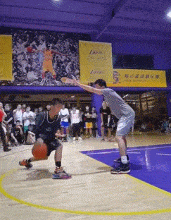 廣東獨臂籃球少年視頻回應NBA巨星庫里:“我超級喜歡你”
