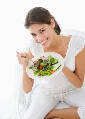 女性痛經(jīng)不能吃什么食物？女人痛經(jīng)的飲食禁忌，多吃素少吃鹽